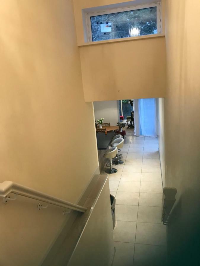 Newcastle Guest House 戈尔韦 外观 照片